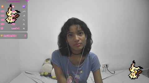 Snapshot of helia_n_amy chatting on January 29, 6:33 am Helia Transfem and Amy online show from January 29, 6:33 am