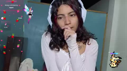 Snapshot of helia_n_amy chatting on October 7, 5:12 am Helia Transfem and Amy online show from October 7, 5:12 am