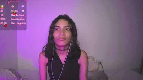 Snapshot of helia_n_amy chatting on January 19, 1:53 am Helia Transfem and Amy online show from January 19, 1:53 am