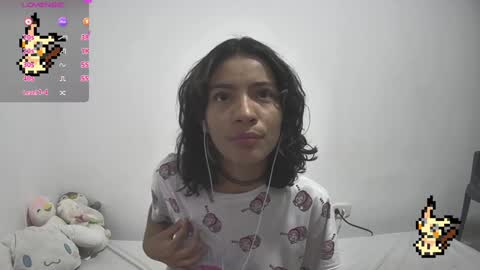 Snapshot of helia_n_amy chatting on January 23, 9:39 am Helia Transfem and Amy online show from January 23, 9:39 am