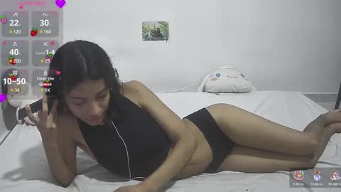 Snapshot of helia_n_amy chatting on January 9, 5:34 am Helia Transfem and Amy online show from January 9, 5:34 am