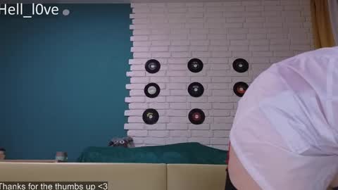 Snapshot of hell_l0ve chatting on December 12, 11:40 am Anastasiia online show from December 12, 11:40 am