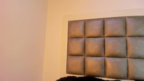 hellen__smith_ online show from September 22, 1:20 pm