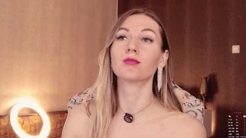 Alisia  Monday to Friday from 10 am to 4 pm GMT 2 online show from March 13, 11:11 am