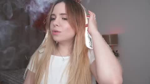 Snapshot of hello_taya chatting on October 12, 1:19 am Taya online show from October 12, 1:19 am