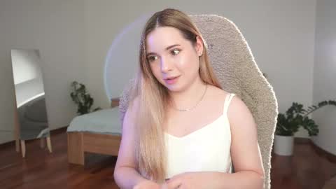 Snapshot of hello_taya chatting on September 27, 8:49 pm Taya online show from September 27, 8:49 pm