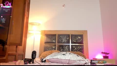 Hellzel online show from October 31, 8:02 pm