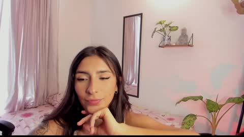Snapshot of hera_069 chatting on February 2, 9:23 pm Hello I am Valentina independent Colombian model I love sensuality and pleasure welcome online show from February 2, 9:23 pm
