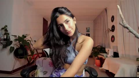 Snapshot of hera_069 chatting on January 18, 2:25 am Hello I am Valentina independent Colombian model I love sensuality and pleasure welcome online show from January 18, 2:25 am