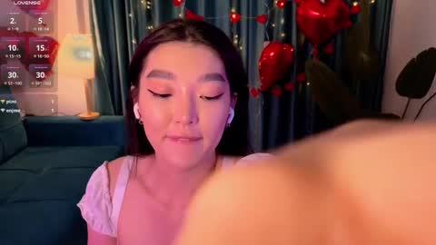 Snapshot of hey_herbal chatting on February 17, 1:22 pm Audrey online show from February 17, 1:22 pm