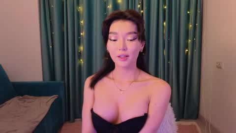 Snapshot of hey_herbal chatting on January 13, 2:42 pm Audrey online show from January 13, 2:42 pm