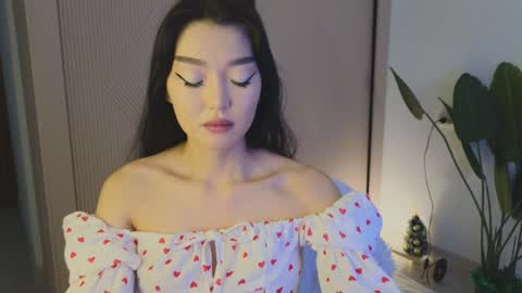 Snapshot of hey_herbal chatting on December 11, 2:44 pm Audrey online show from December 11, 2:44 pm