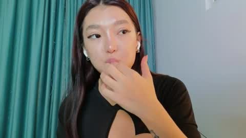 Snapshot of hey_herbal chatting on October 10, 3:17 pm Audrey online show from October 10, 3:17 pm