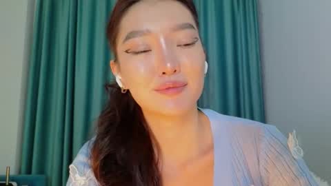 Snapshot of hey_herbal chatting on October 4, 4:00 pm Audrey online show from October 4, 4:00 pm