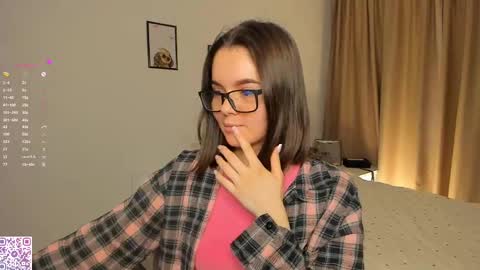 Laura online show from December 21, 1:32 am