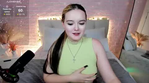 Snapshot of heymarybaby chatting on September 16, 9:17 am Amazing Mary  online show from September 16, 9:17 am