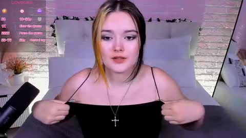 Snapshot of heymarybaby chatting on October 8, 11:03 am Amazing Mary  online show from October 8, 11:03 am