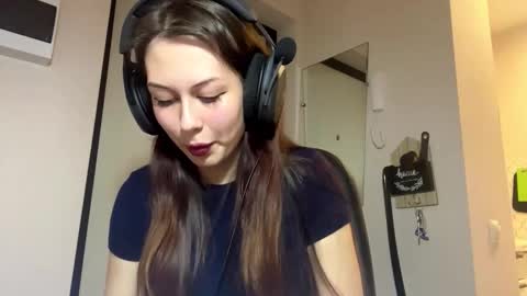 Hi Im Elizabeth online show from October 1, 1:27 pm