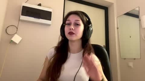 Hi Im Elizabeth online show from October 8, 6:40 am