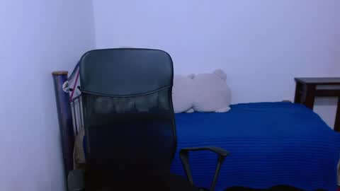 Snapshot of hinata_9 chatting on October 16, 3:31 am      0600AM-1100AM - online show from October 16, 3:31 am