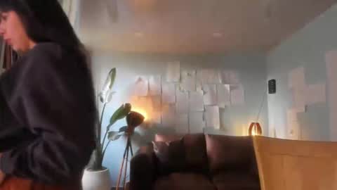 Hinnata online show from November 22, 6:10 pm