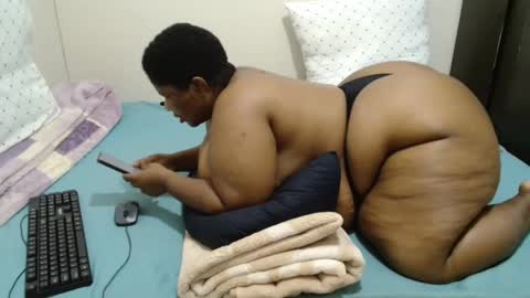 Snapshot of hips2sexy chatting on December 26, 6:33 pm hips2sexy online show from December 26, 6:33 pm