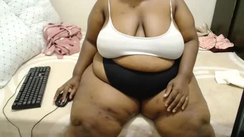 Snapshot of hips2sexy chatting on February 11, 7:27 pm hips2sexy online show from February 11, 7:27 pm