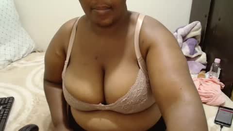 Snapshot of hips2sexy chatting on January 23, 1:51 am hips2sexy online show from January 23, 1:51 am
