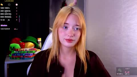 Snapshot of hisoka__akerley chatting on September 26, 5:21 pm Ella online show from September 26, 5:21 pm
