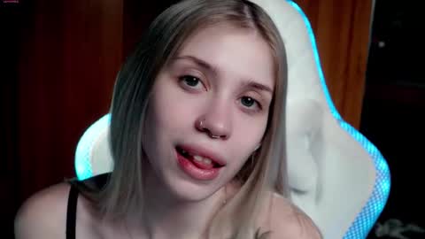 Holly online show from November 10, 6:47 pm