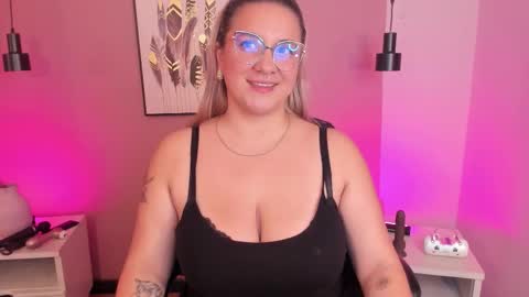 Hollie online show from November 5, 12:21 pm