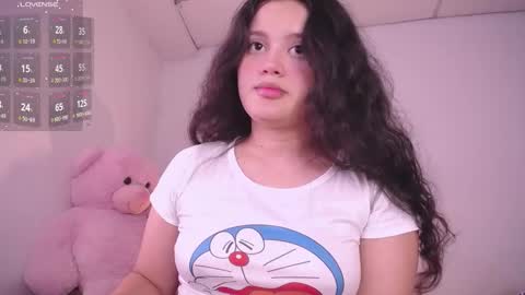 holly_16 online show from February 6, 7:07 pm