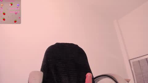 holly_16 online show from January 8, 12:36 am