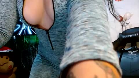 holly_thomsonx69 online show from December 27, 9:43 pm