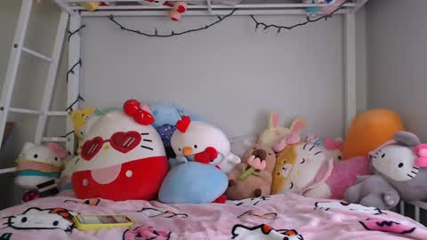 Holly Kitty online show from September 9, 5:35 pm