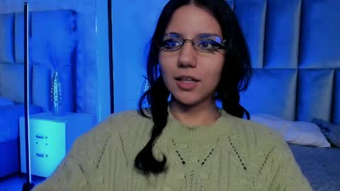 hollypeach_ online show from May 28, 1:58 am
