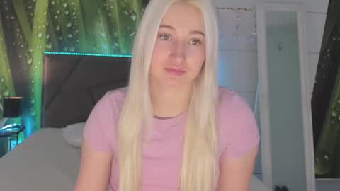 HollyTaillor online show from March 2, 6:36 am