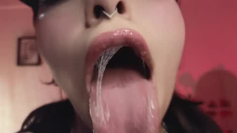 holly online show from April 23, 3:03 am