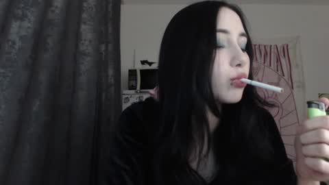 Ho Lee Sheet online show from December 12, 4:43 pm