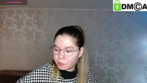 Snapshot of holy_michela chatting on December 27, 2:58 am Welcome guys Pleasure to see you all here My name is MichaelaTip menu is active Private is open online show from December 27, 2:58 am