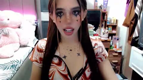 MOLLY online show from October 31, 4:00 pm