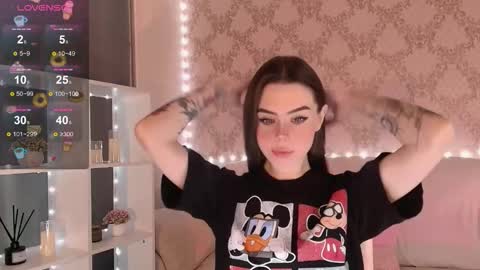 Mia online show from November 16, 3:41 am