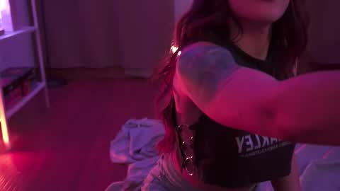 honeeeey_ online show from November 12, 10:19 pm