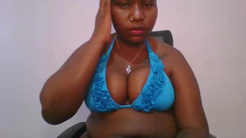 honey_beb online show from October 12, 11:12 am