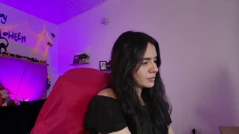 Snapshot of honey_buu chatting on October 7, 3:27 pm online show from October 7, 3:27 pm