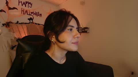 Snapshot of honey_buu chatting on October 16, 3:03 pm online show from October 16, 3:03 pm