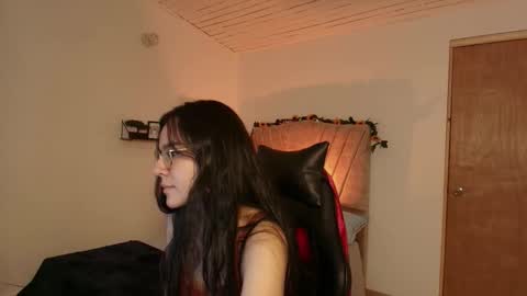 Snapshot of honey_buu chatting on September 11, 4:07 pm online show from September 11, 4:07 pm