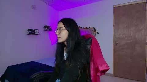 Snapshot of honey_buu chatting on September 19, 2:16 pm online show from September 19, 2:16 pm