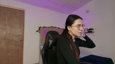 Snapshot of honey_buu chatting on September 29, 2:22 pm online show from September 29, 2:22 pm
