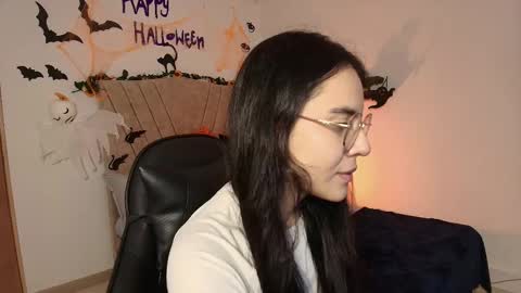Snapshot of honey_buu chatting on October 13, 2:20 pm online show from October 13, 2:20 pm